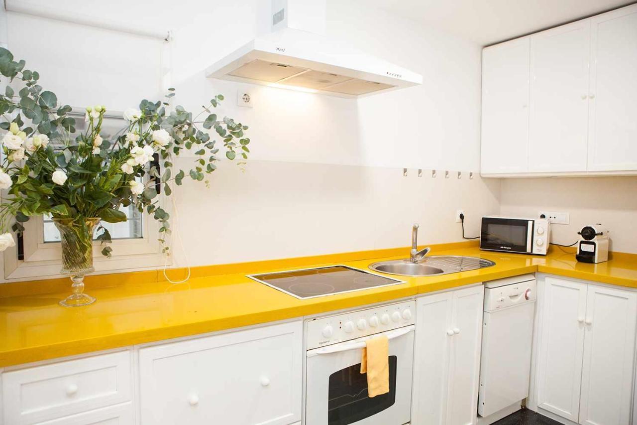 Charming Apartment With Pool And Garage Sevilla Bagian luar foto