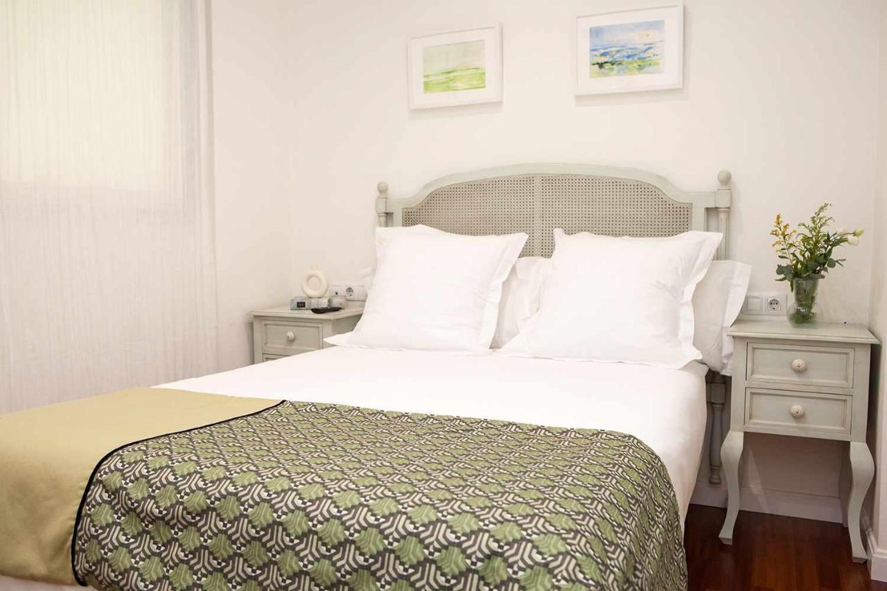 Charming Apartment With Pool And Garage Sevilla Bagian luar foto