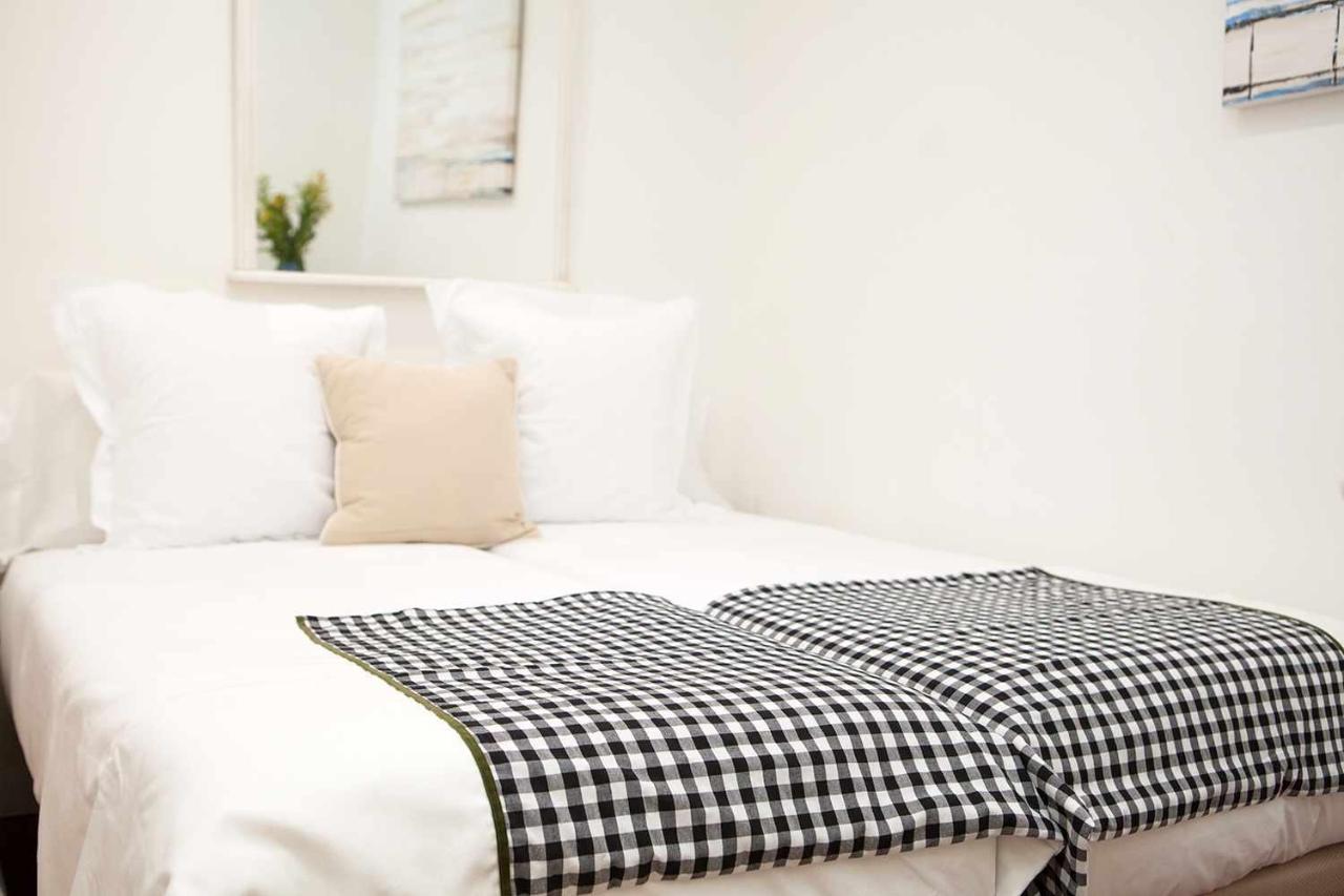 Charming Apartment With Pool And Garage Sevilla Bagian luar foto