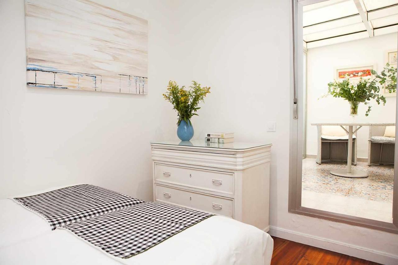 Charming Apartment With Pool And Garage Sevilla Bagian luar foto