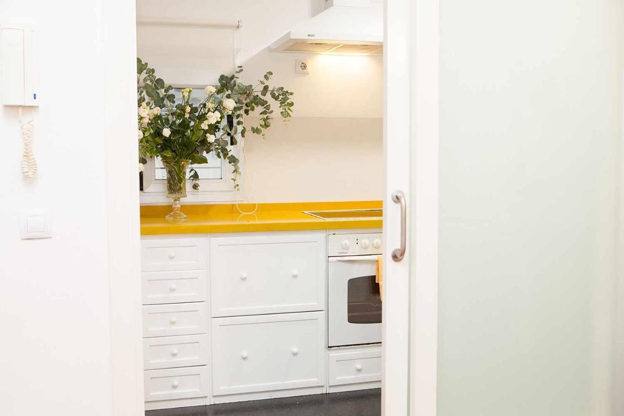 Charming Apartment With Pool And Garage Sevilla Bagian luar foto