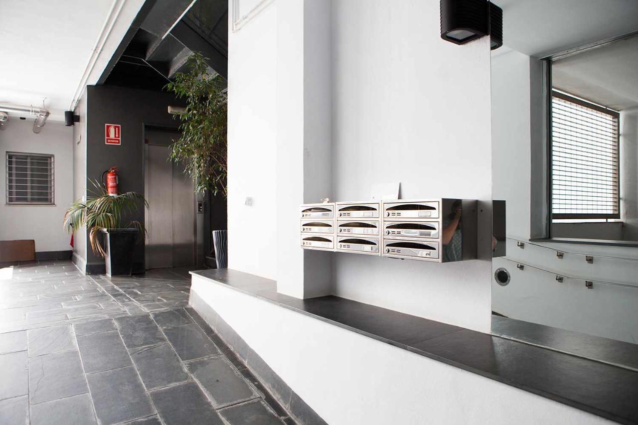 Charming Apartment With Pool And Garage Sevilla Bagian luar foto