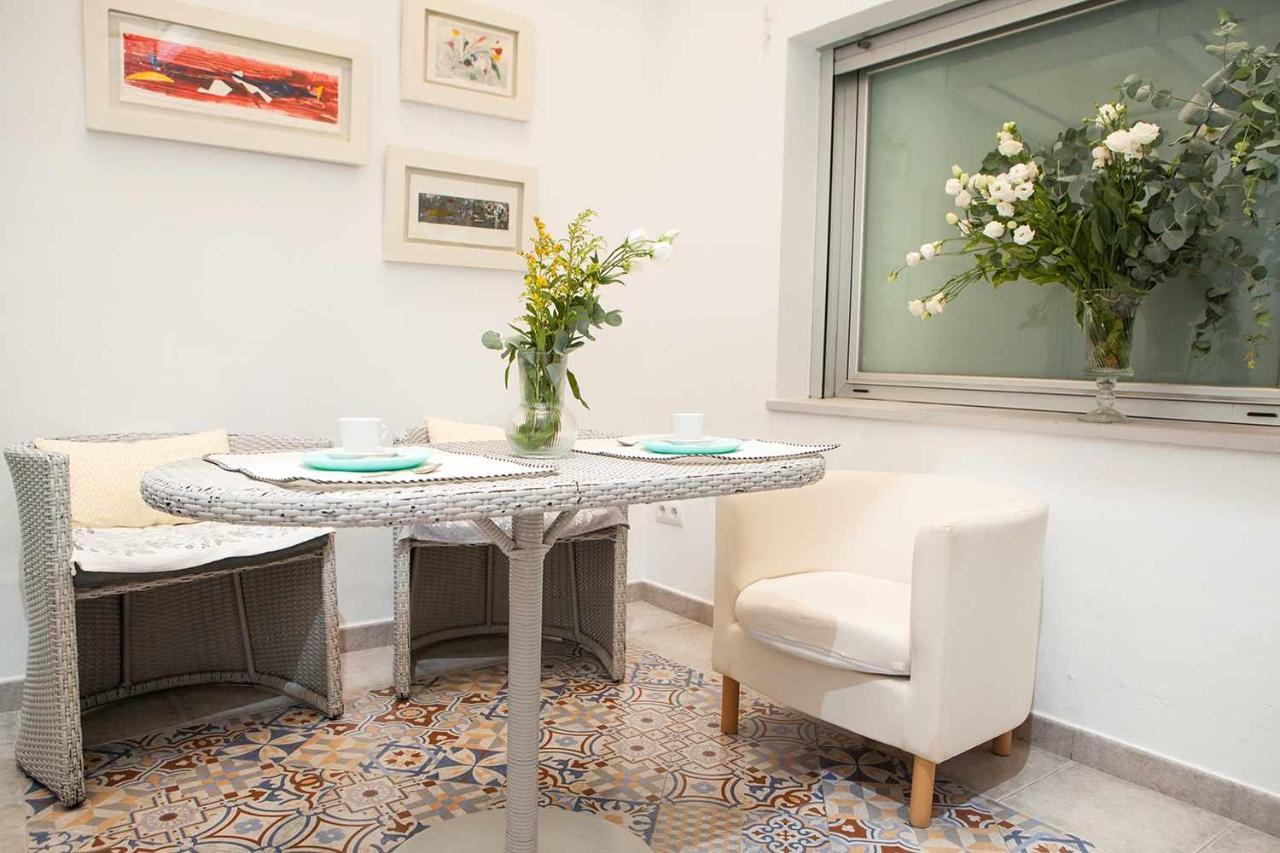 Charming Apartment With Pool And Garage Sevilla Bagian luar foto